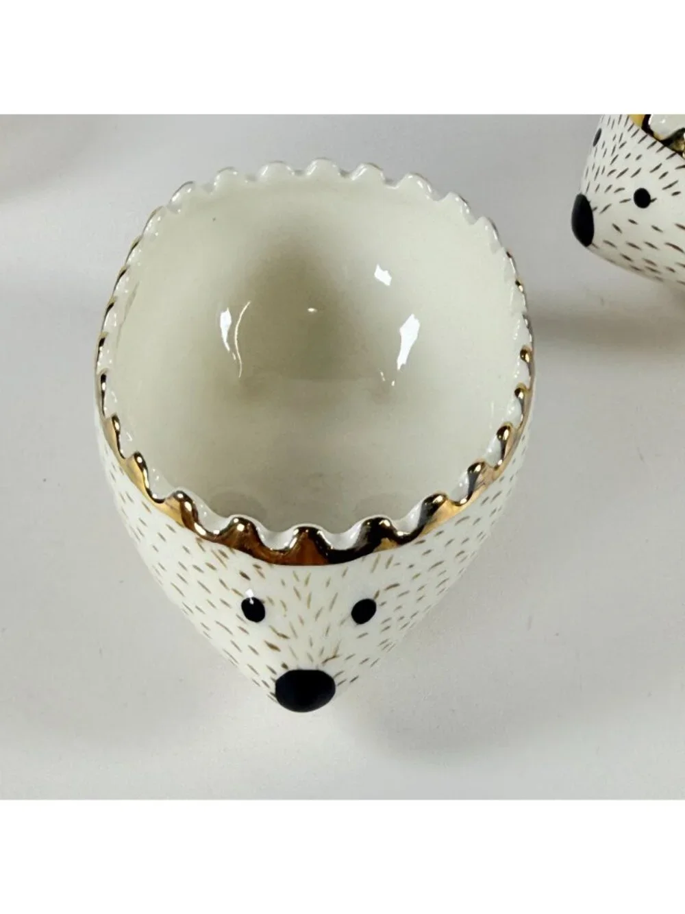 Signature Hedgehog Shaped Nested Bowls 4 Pieces Measuring Cups White Gold
